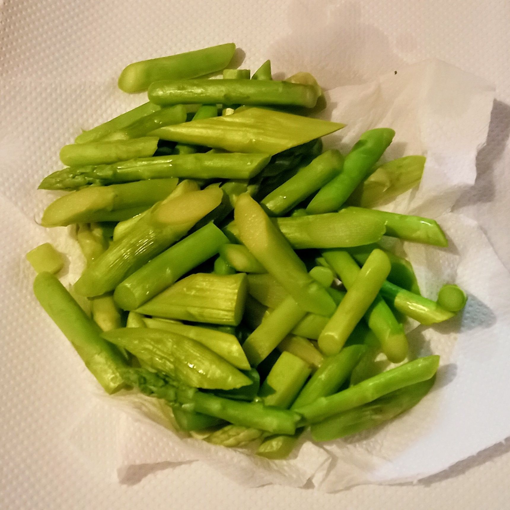 キッチンペーパーで水分を軽く拭き取ってから