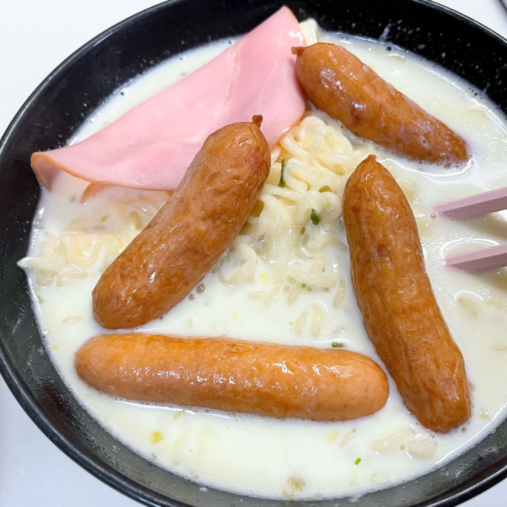 トッピングを盛り付けます