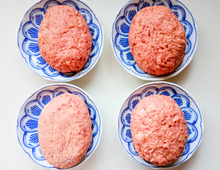 パン粉はもう買いません！ハンバーグ作りに使える「パン粉の代わり」4つを検証。意外な1位に驚きました！