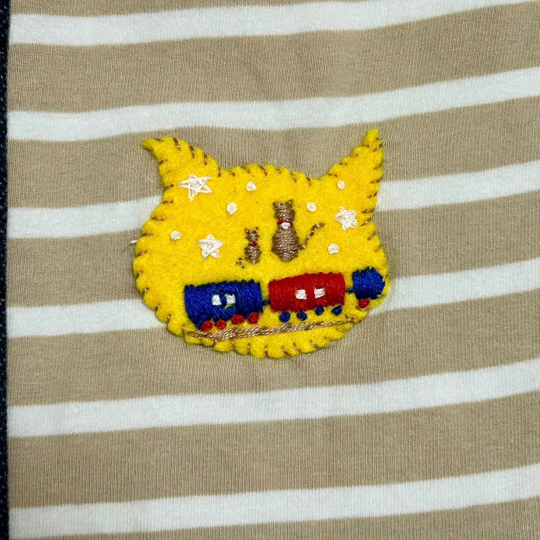④穴あき部分に③をかがり縫いで縫い付けて完成です