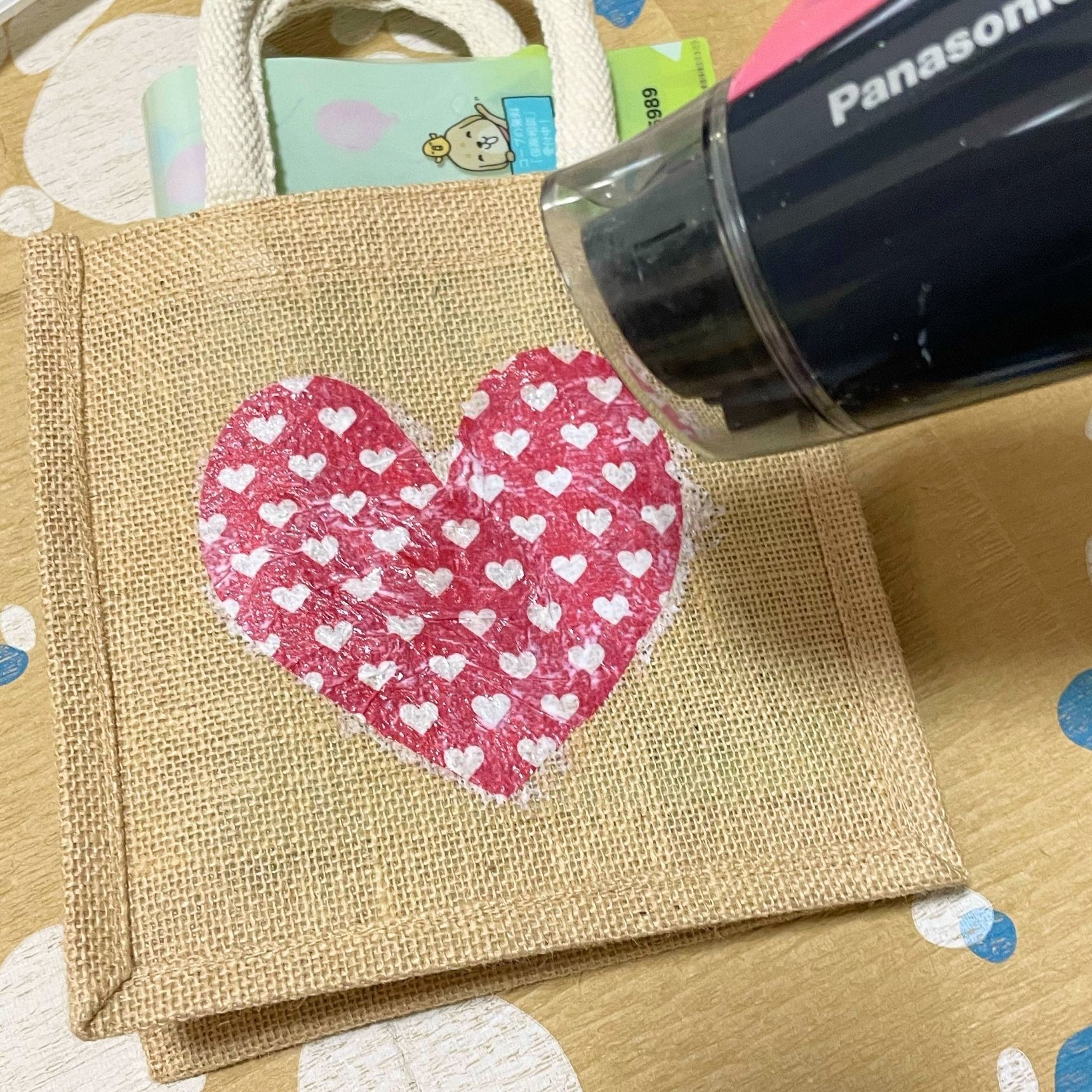 ドライヤー(冷風)で乾かします