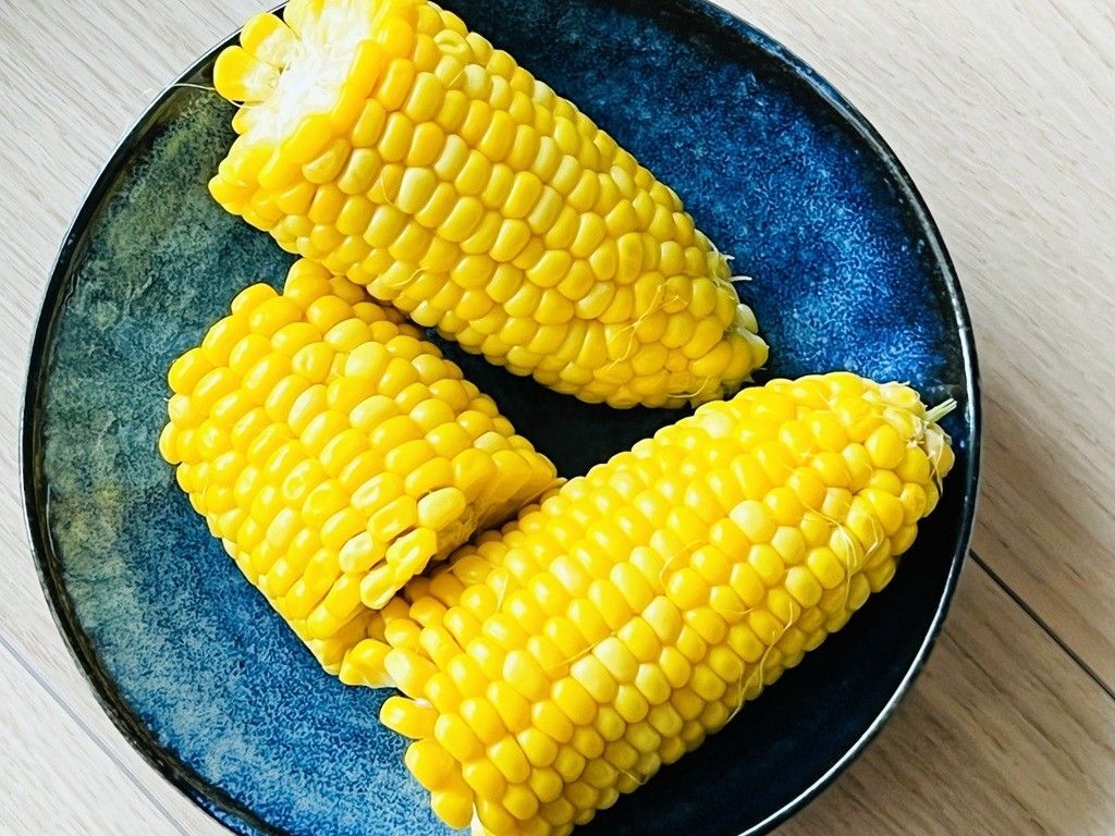 スーパーで買ってきた「とうもろこし」はすぐにこうします。甘さを逃さず一番おいしく食べるコツ