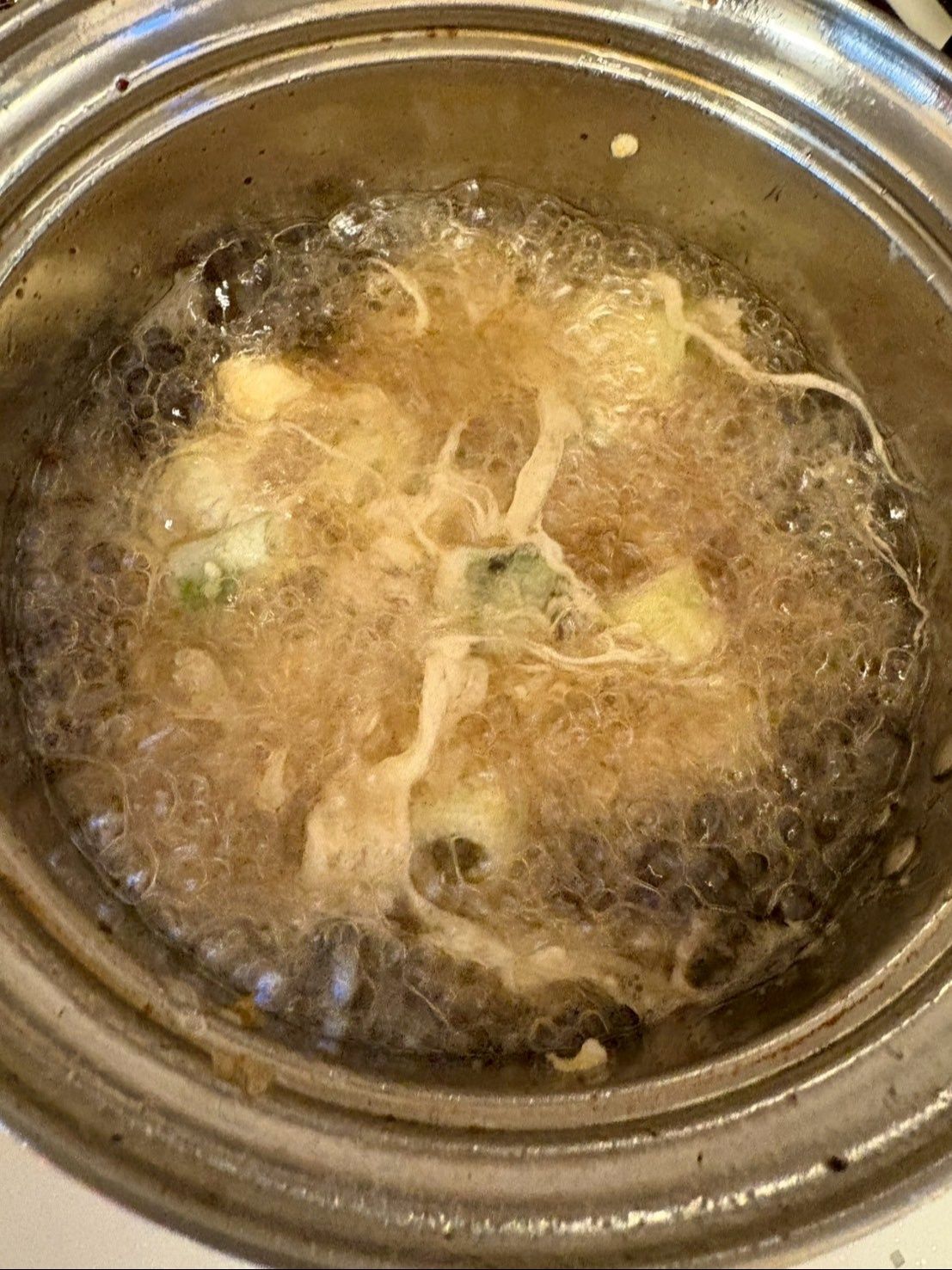 片手鍋の大きさに丸くかき揚げが揚げられます
