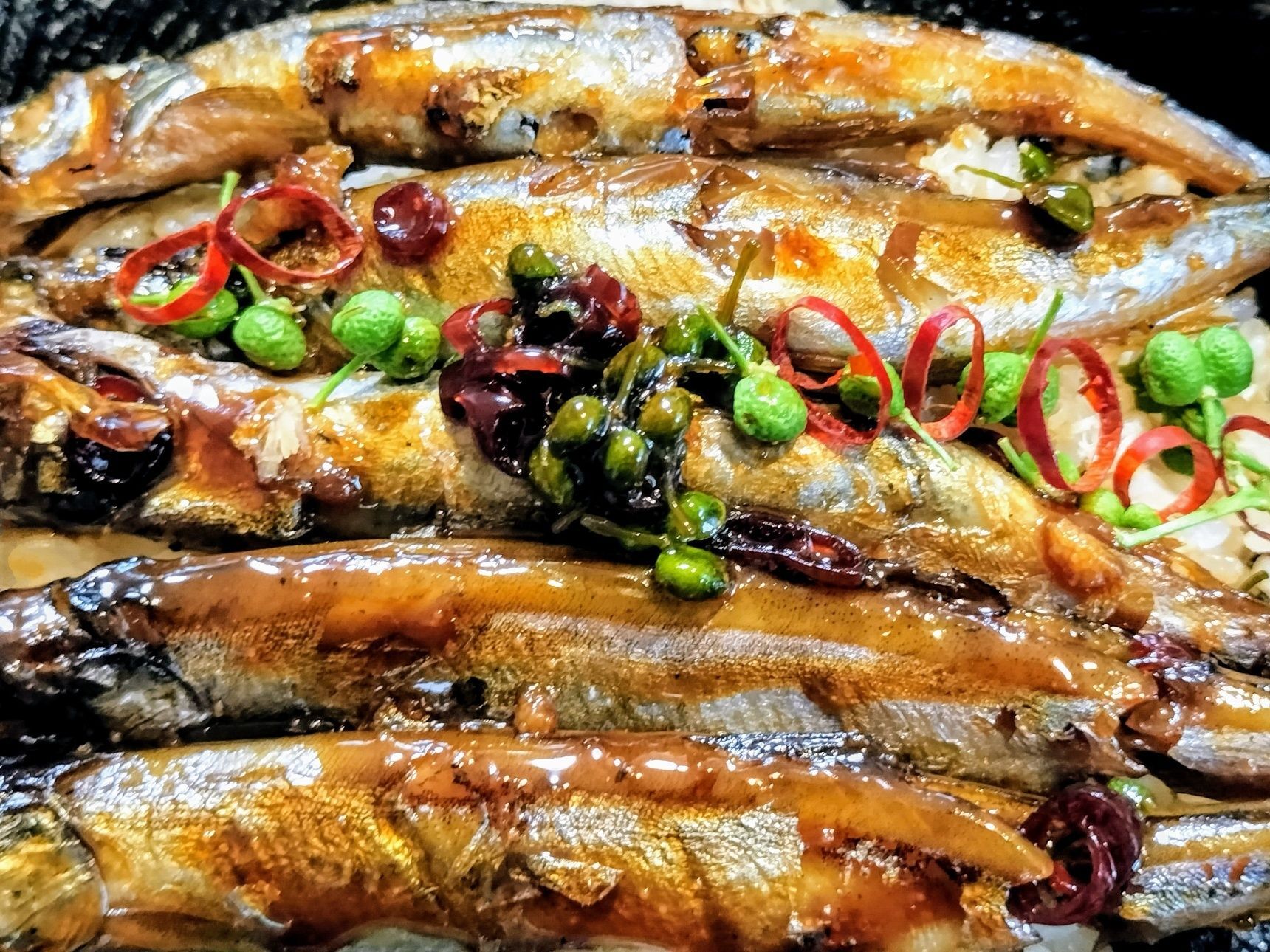 鯛めし柳葉魚丼！爽やかな香りでピリッと痺れる辛さと甘辛味の絶妙な味わい！子持ちししゃもの甘辛煮！