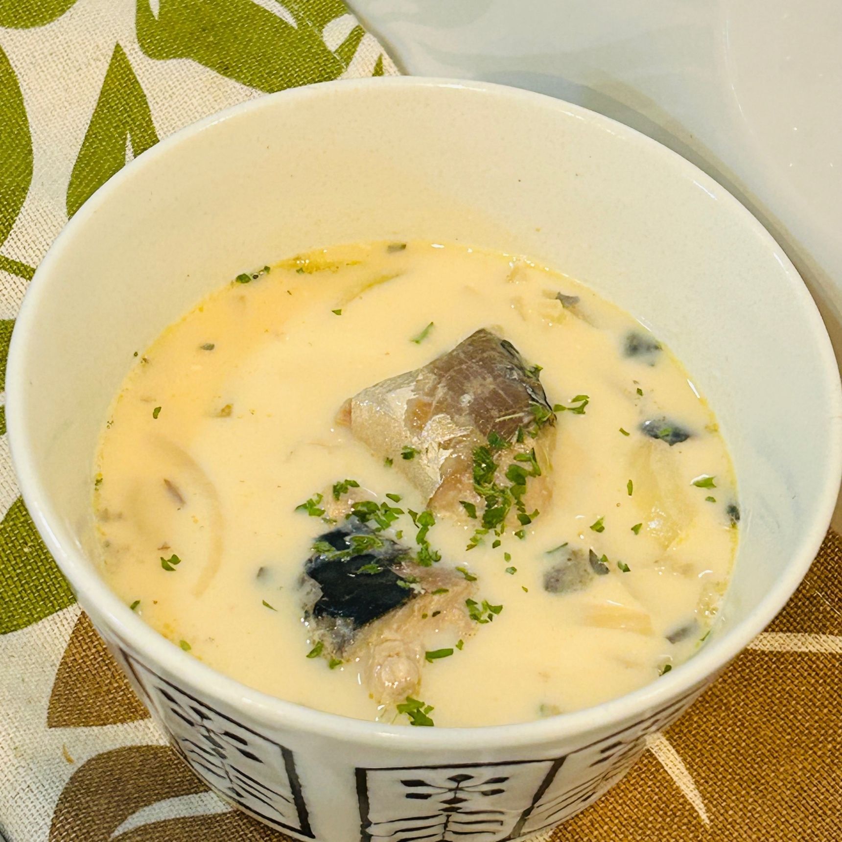 サバ缶と玉ねぎの味噌ミルクスープ