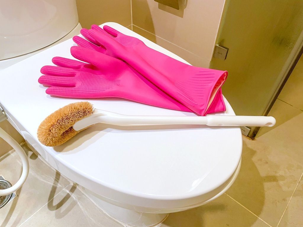 その掃除、逆効果かも！トイレが汚れやすくなる「やりがちNG行動」