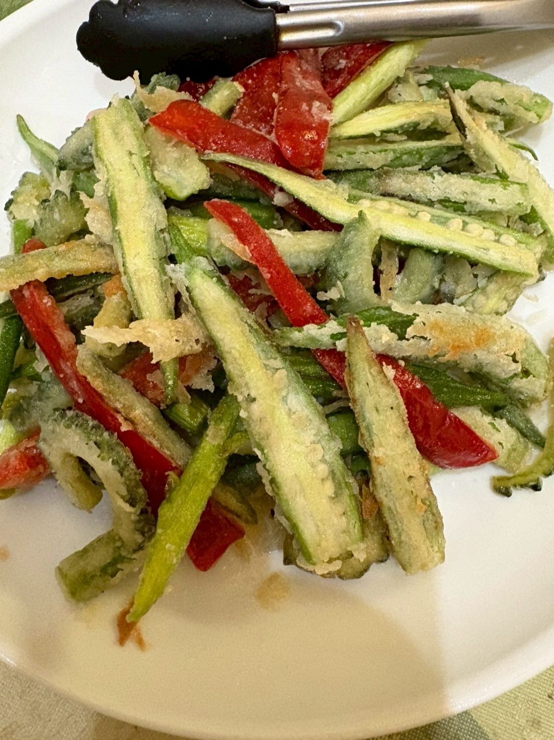 サックサクで箸が止まらない〈夏野菜のから揚げ〉