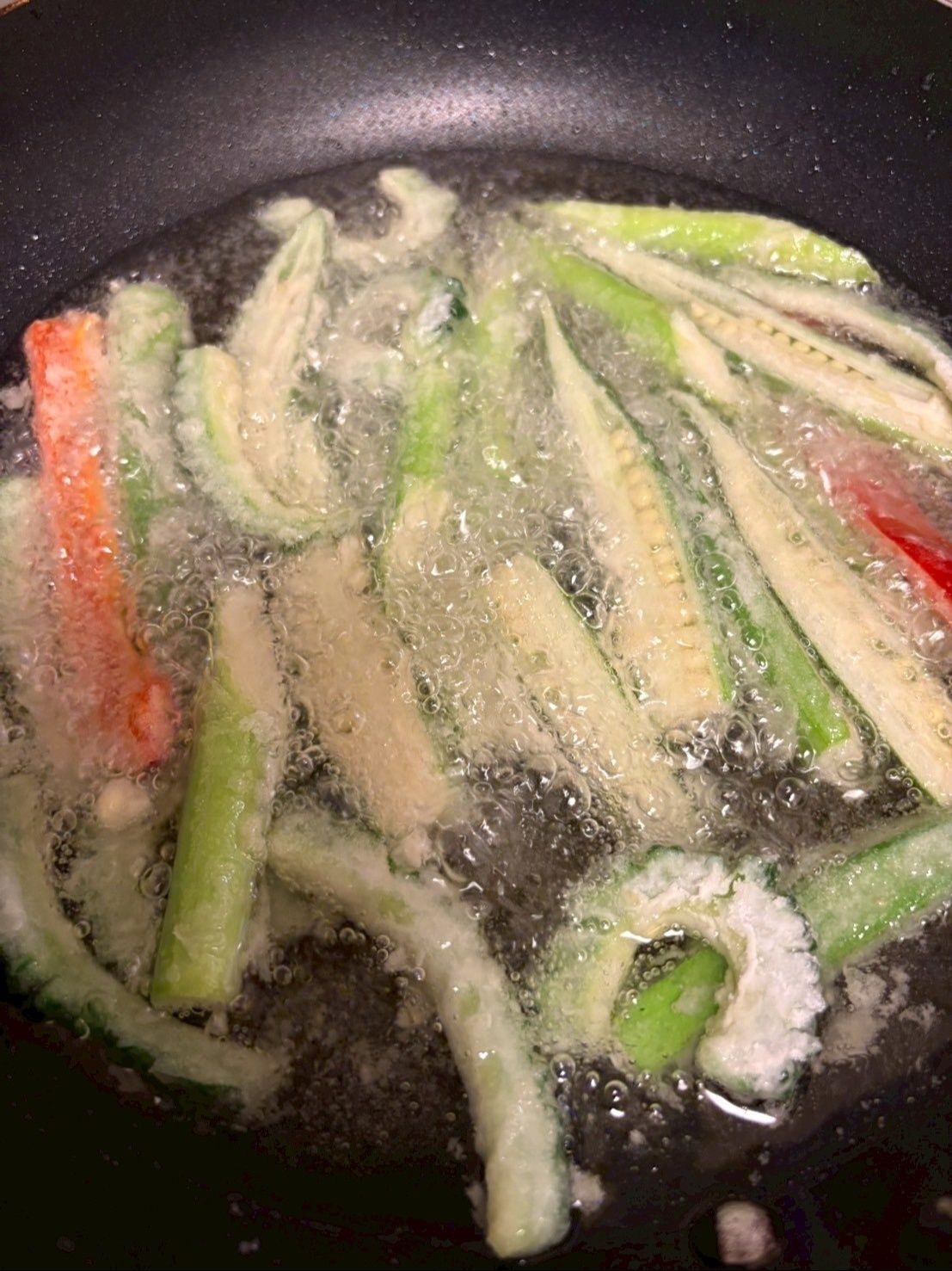 衣がカリカリになって、色鮮やかになったら完成です！