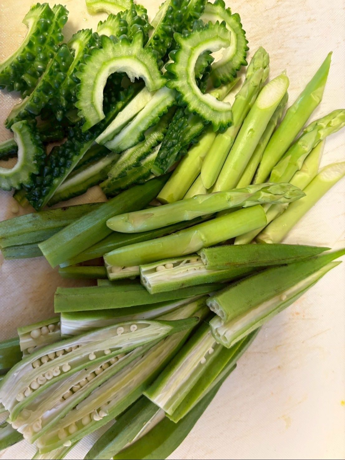 野菜はそれぞれ小口に切っておきます。
