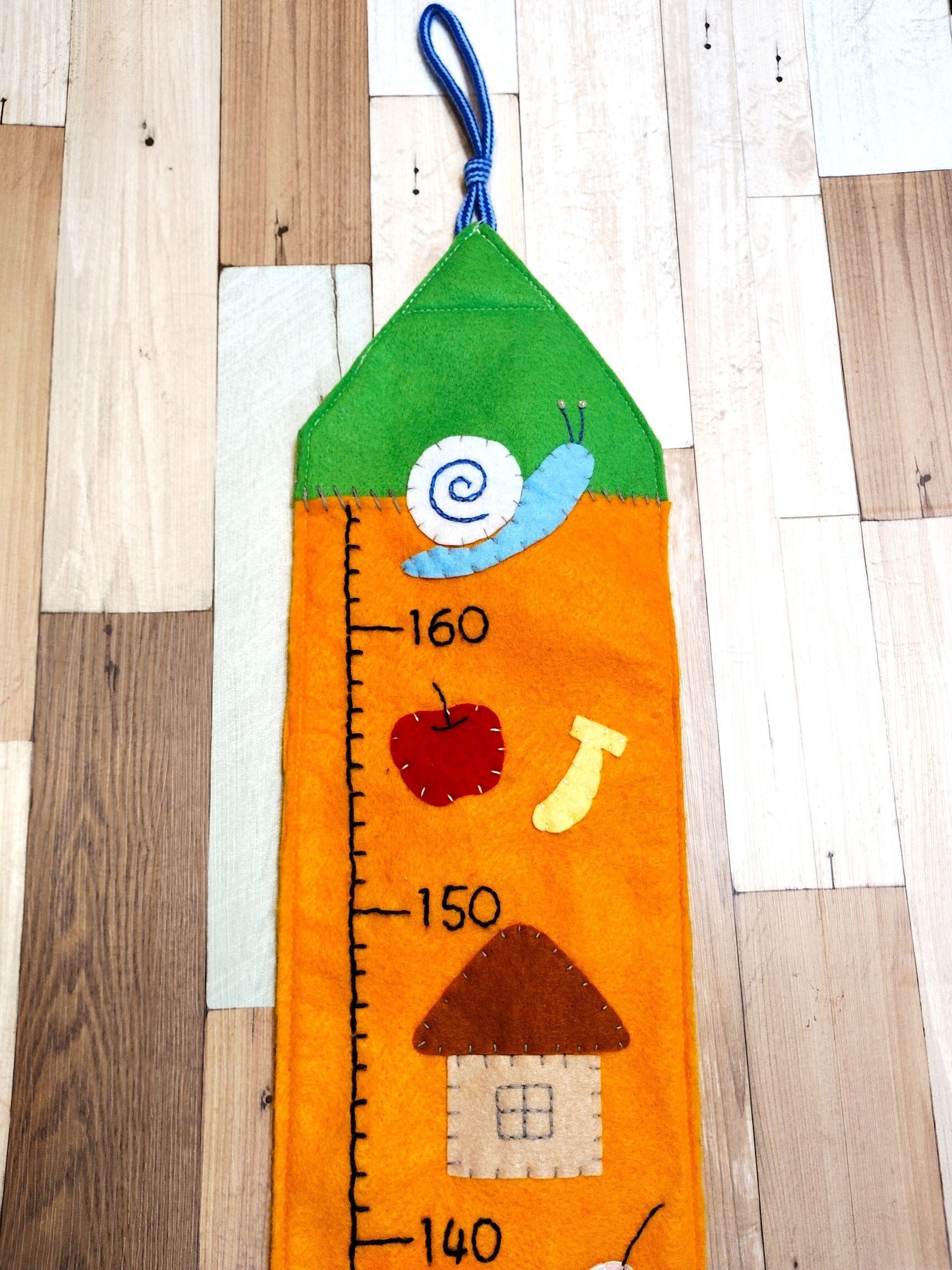 フェルトのはぎれで好きなデザインを作る