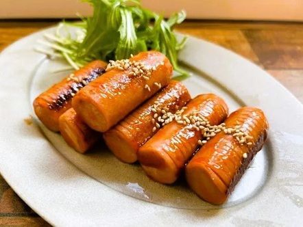 1本50円の魚肉ソーセージで作る「ヤンニョムソーセージ」の作り方。お箸が止まらない美味しさですよ♪