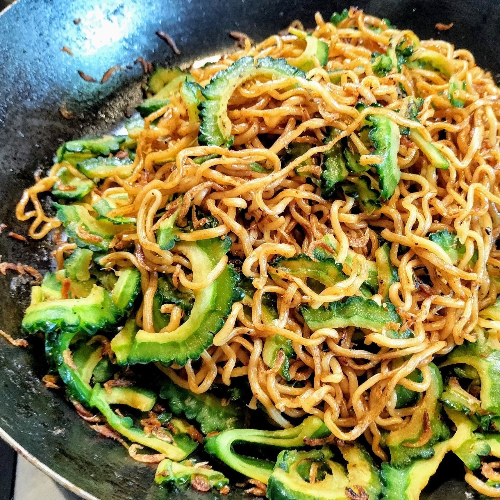 絶品！肉無し焼きそば！香ばしい海鮮風味のピリ辛焼きそば！もちもち麺の焼きそばに仕上げます！