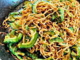 絶品！肉無し焼きそば！香ばしい海鮮風味のピリ辛焼きそば！もちもち麺の焼きそばに仕上げます！