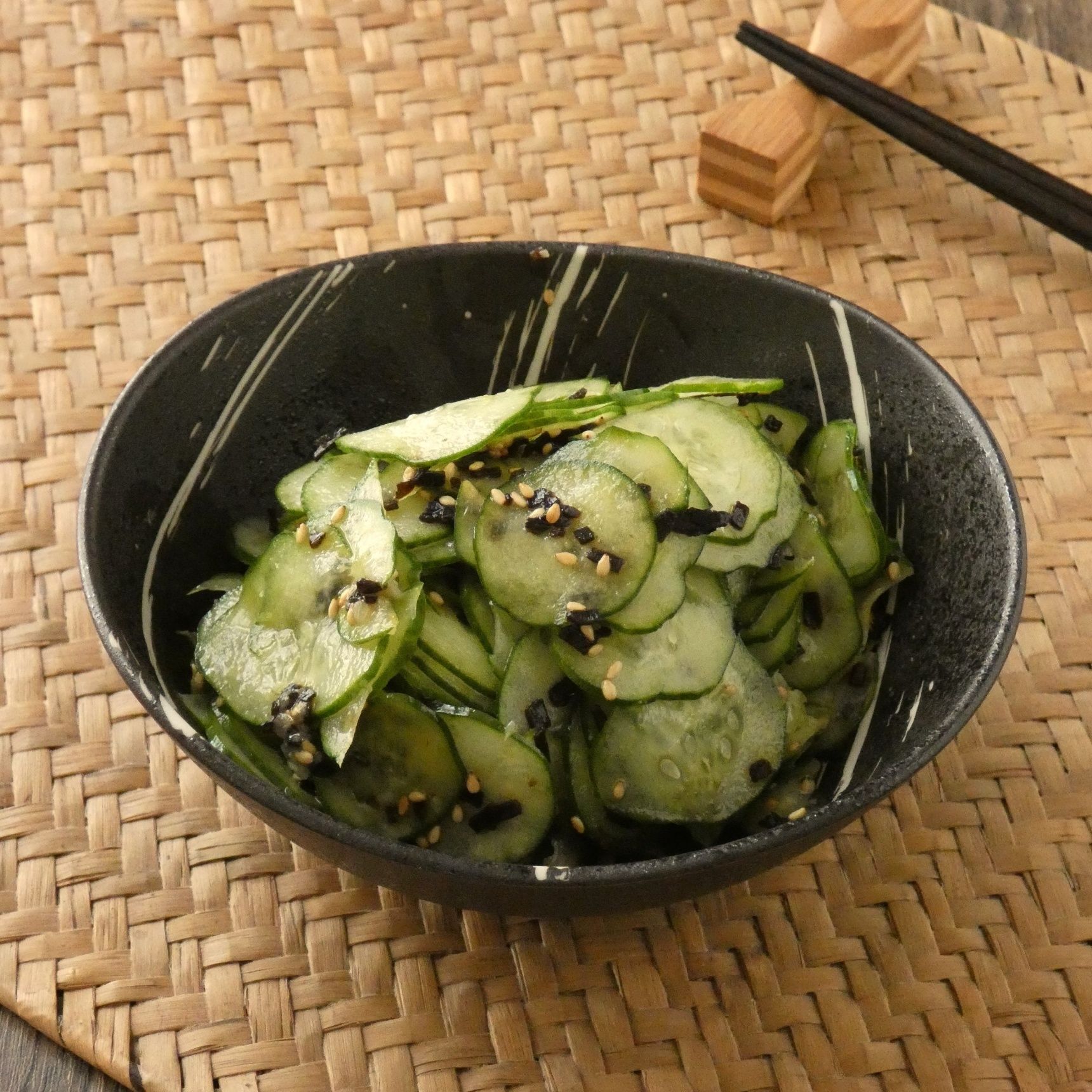 材料4つ！「キュウリの塩昆布ナムル」
