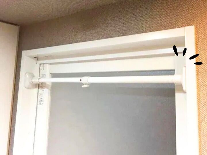 お風呂の入り口に【突っ張り棒】を設置するだけで!家事が驚くほどラクになった♡