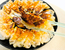 【家事ヤロウ!!!】和田明日香さんの「餃子をジューシーに仕上げるコツ」が大・大・大好評！そのまま食べても美味しい意外な理由とは！？
