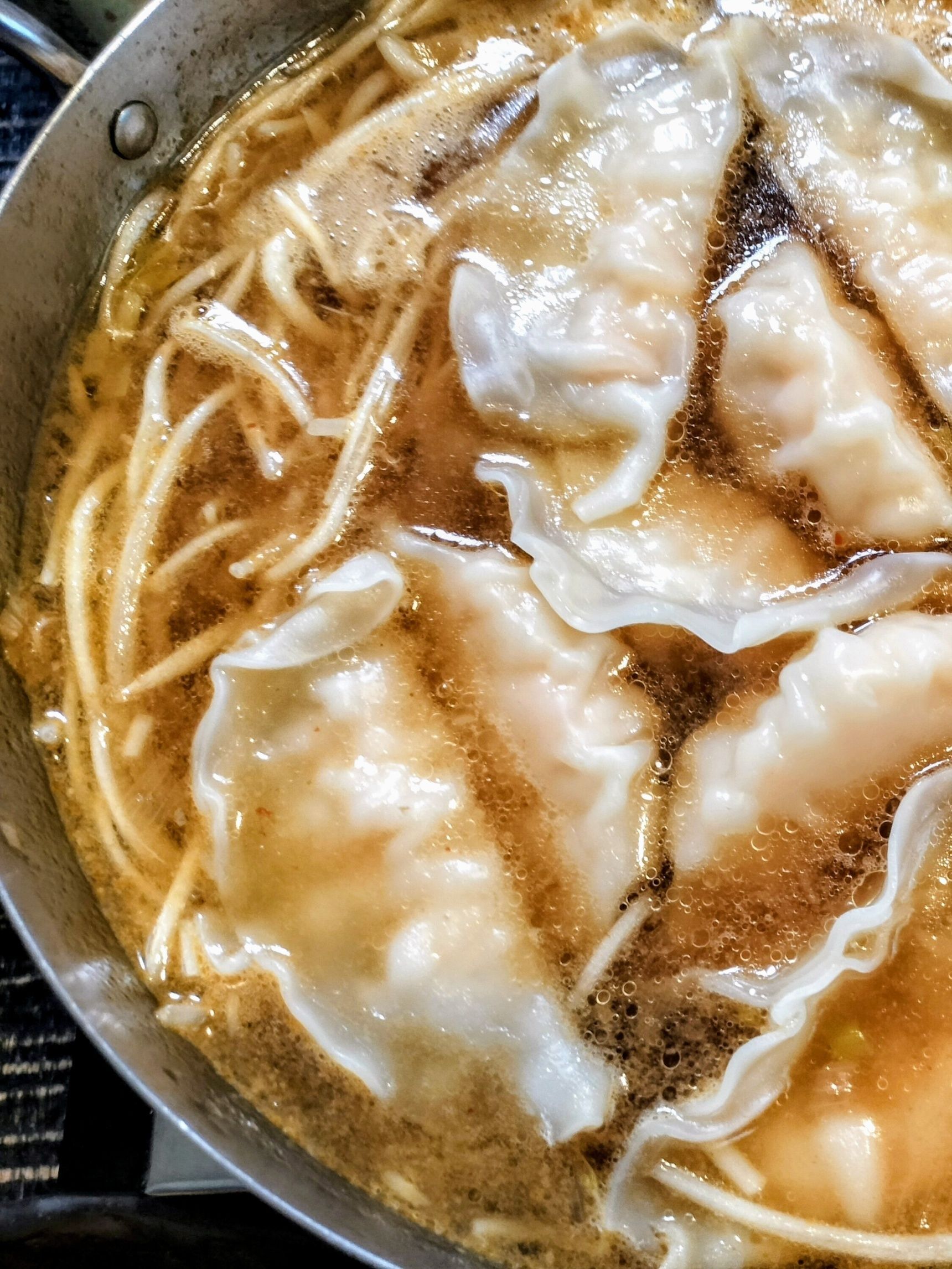 中華スープにコレを入れるだけ！タイ風スープ！タイヌードル！コク旨海鮮スープ餃子！