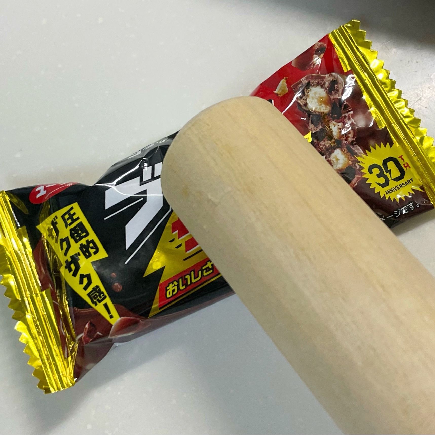 ブラックサンダーを粗めに砕きます