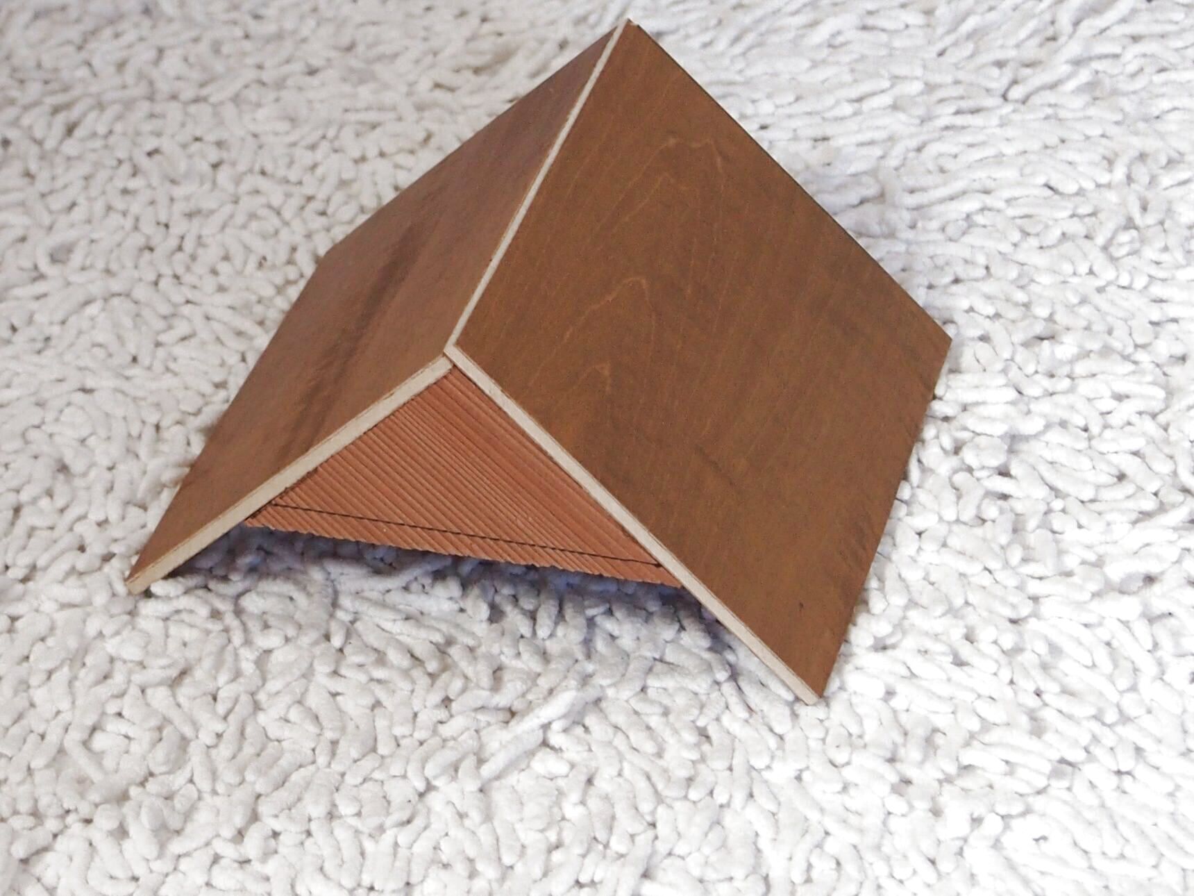 ゆらゆら動く屋根部分から作ります