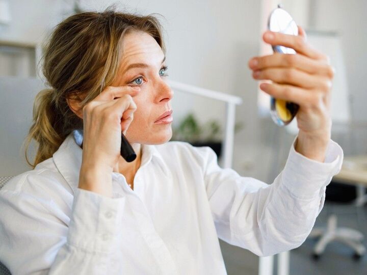 その乾燥、エアコンのせいじゃないかも?更年期に"塗るだけ保湿"が効かないワケ。うるおいを取り戻す新習慣とは