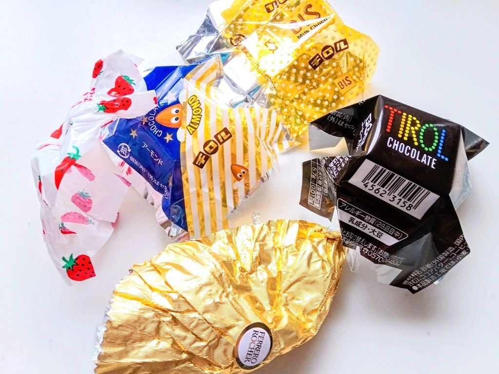 100均アイテムで「チョコやお菓子の包み紙」がめちゃ可愛アイテムに大変身。これはハマりそう♡