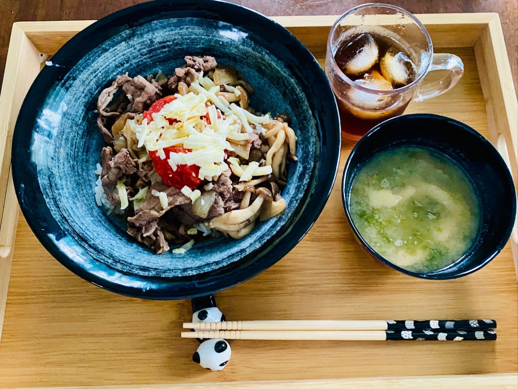夏にぴったりなトマトチーズでイタリアン牛丼