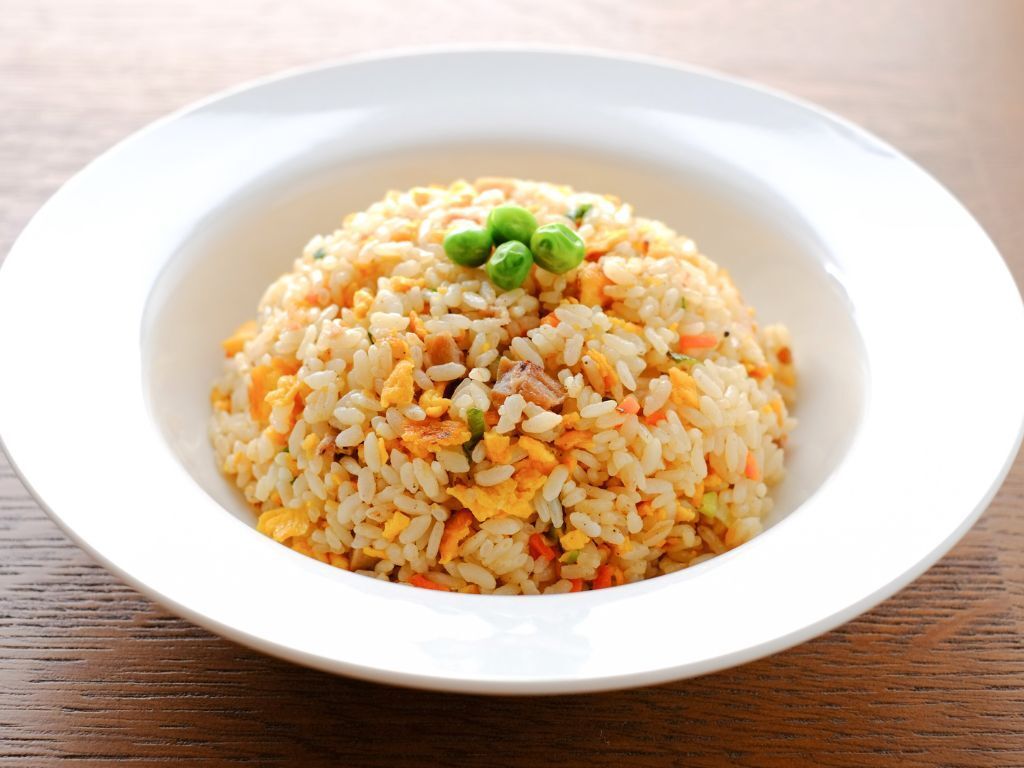 たったこれだけで！？おうちチャーハンがパラパラに仕上がる裏ワザ【試してみた】