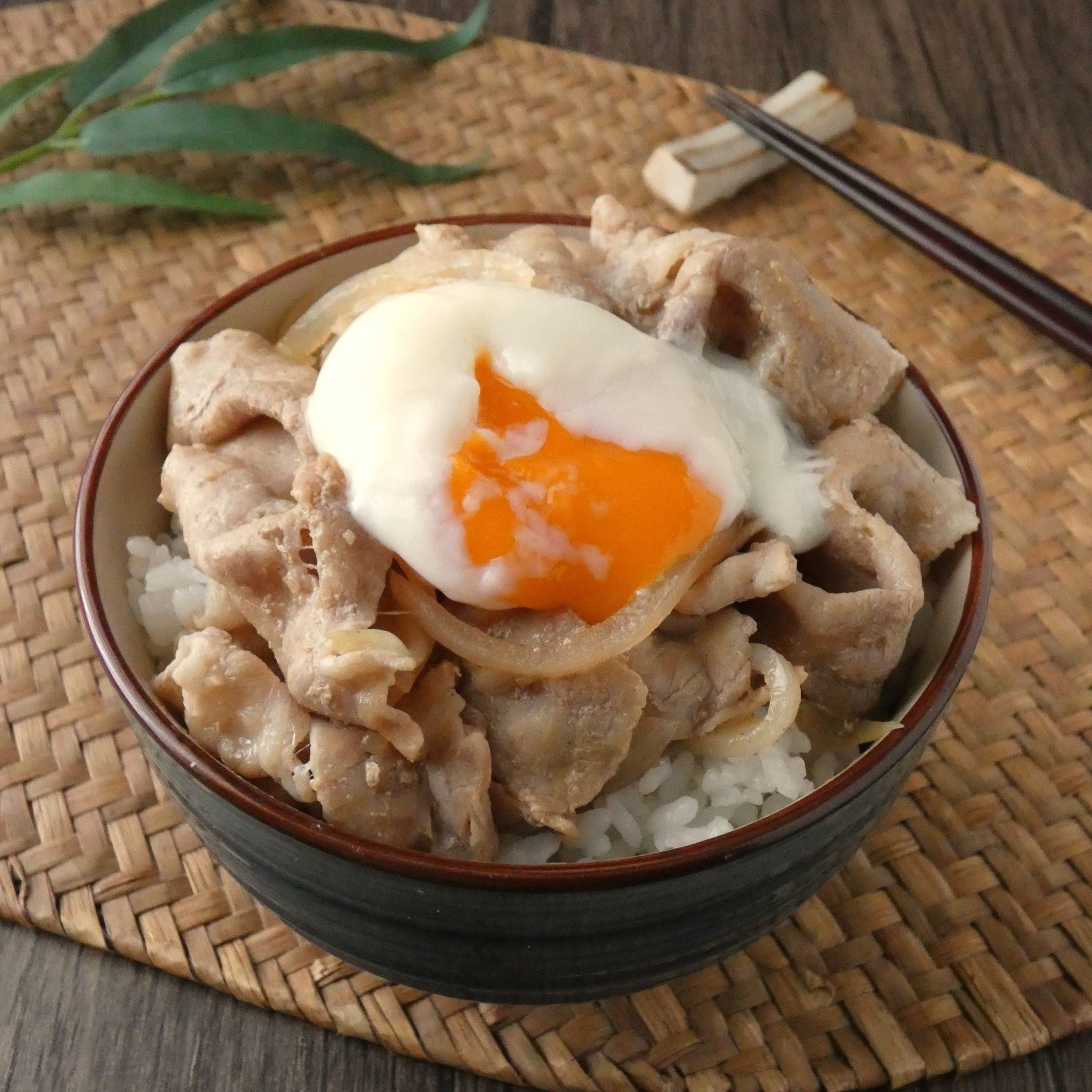 10分で完成！「豚ばら肉のルーローハン風丼」