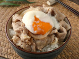 10分で完成！「豚ばら肉のルーローハン風丼」