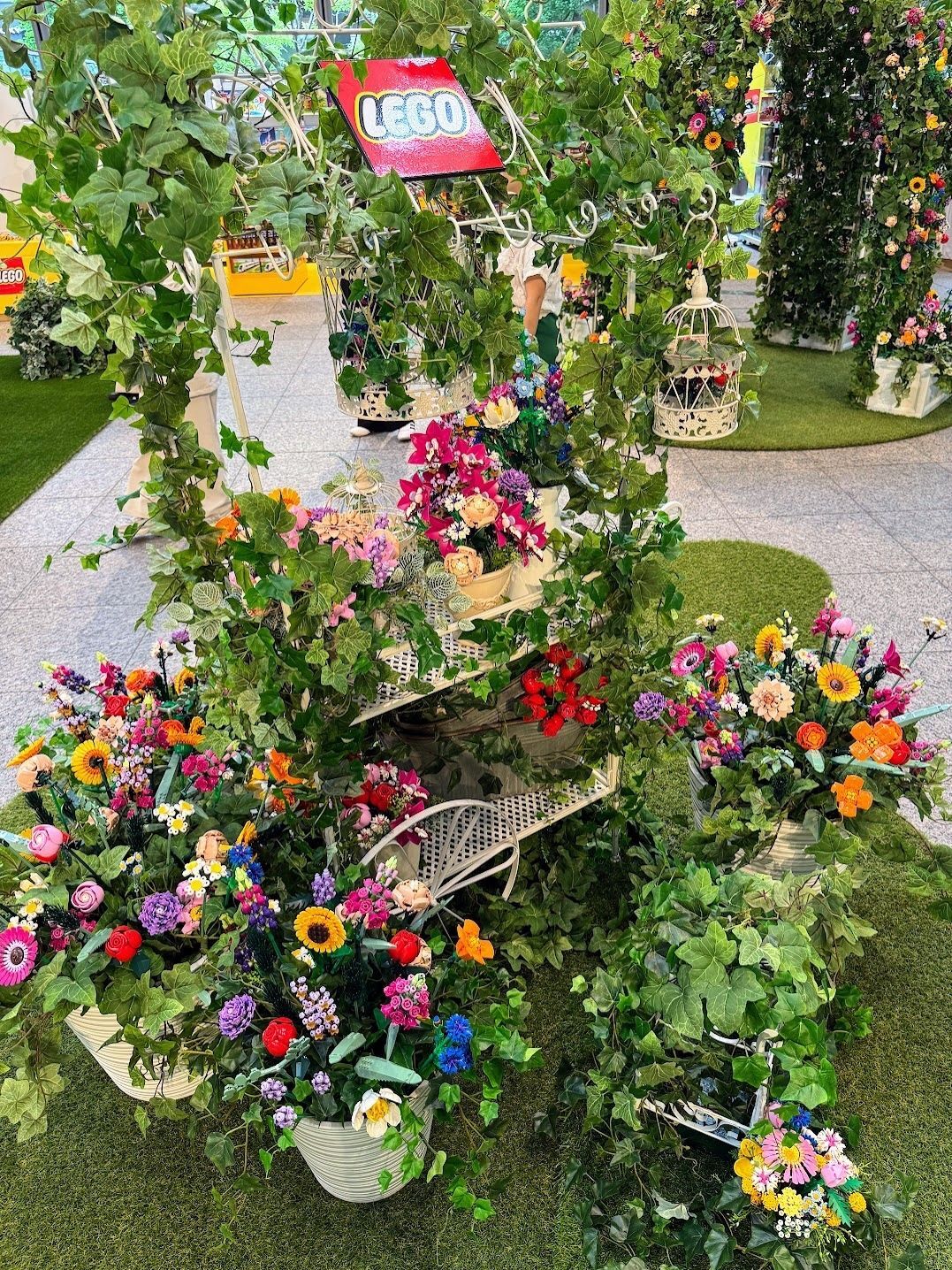 大人も楽しめる！「レゴ®︎フェスティバル ボタニカルガーデン in Marunouchi 2025」