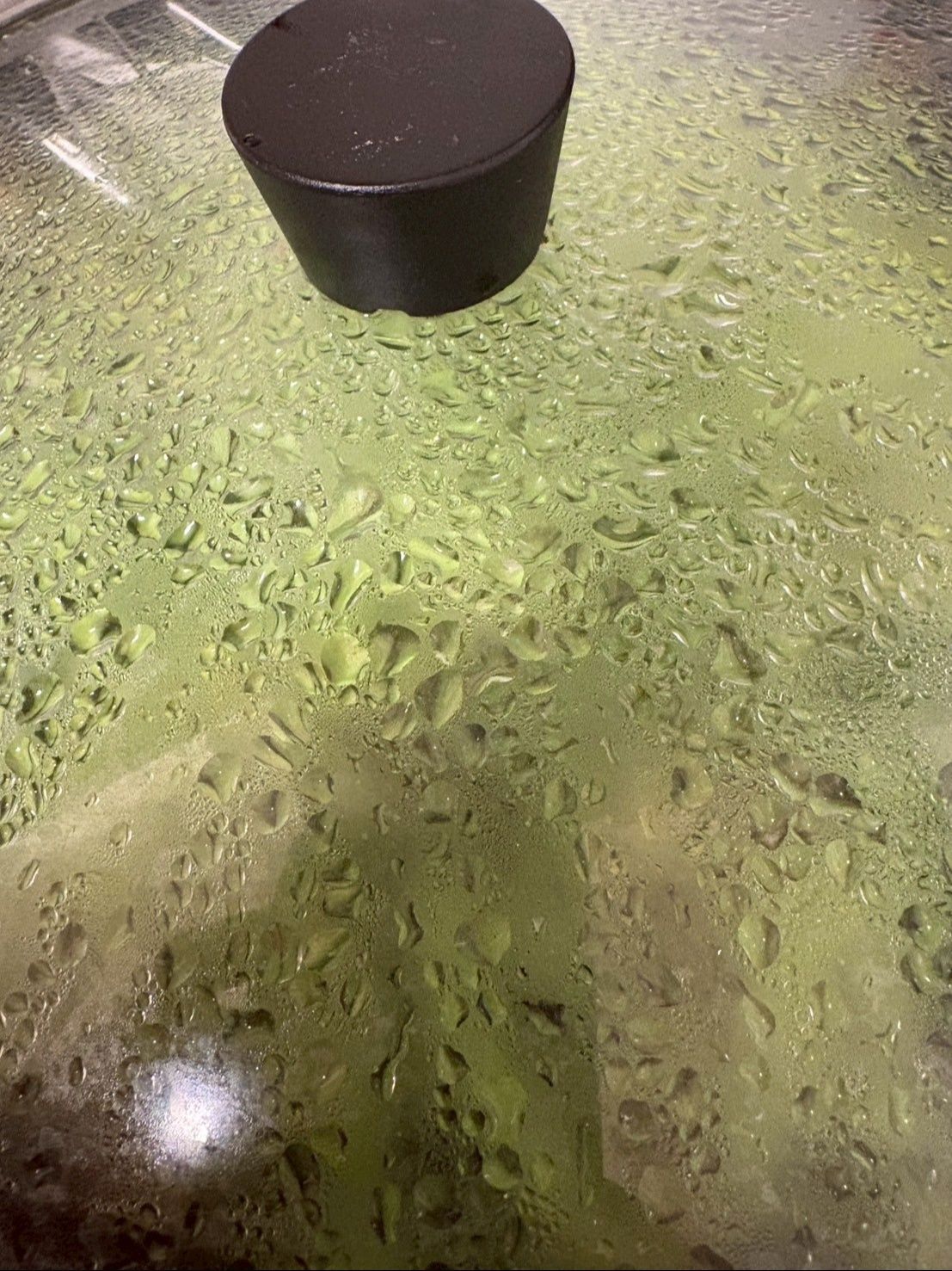 熱くなるとしずくが垂れて、ちょうどよい蒸し加減になります