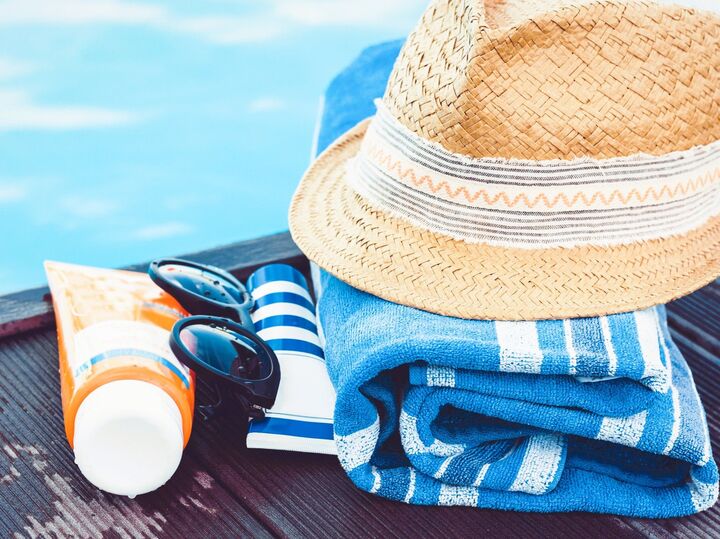 荷物ぜ~んぶ入ります!【くるむだけ】海やプールで使える〈水際タオルバッグ〉の作り方