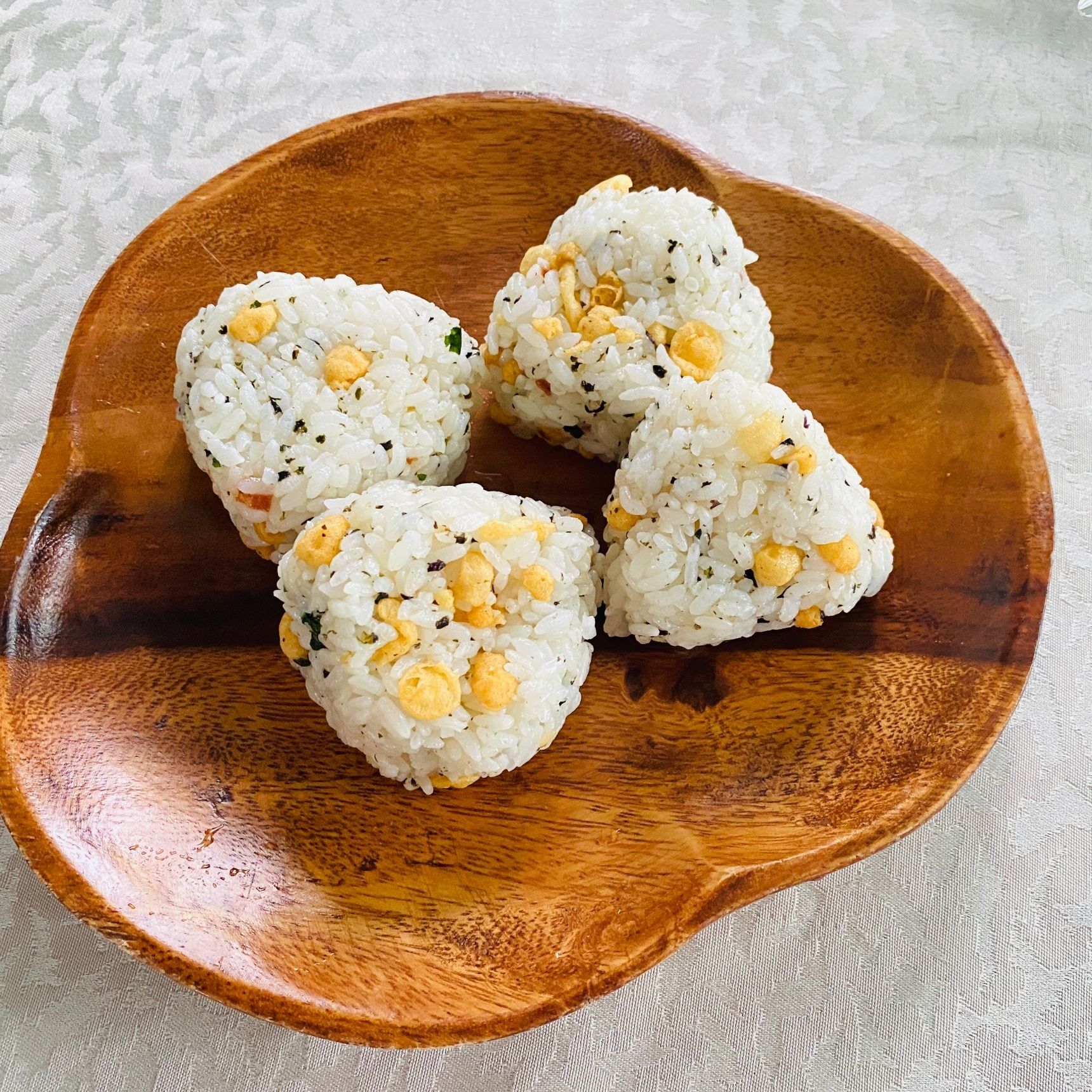 お茶漬けの素でおむすび！