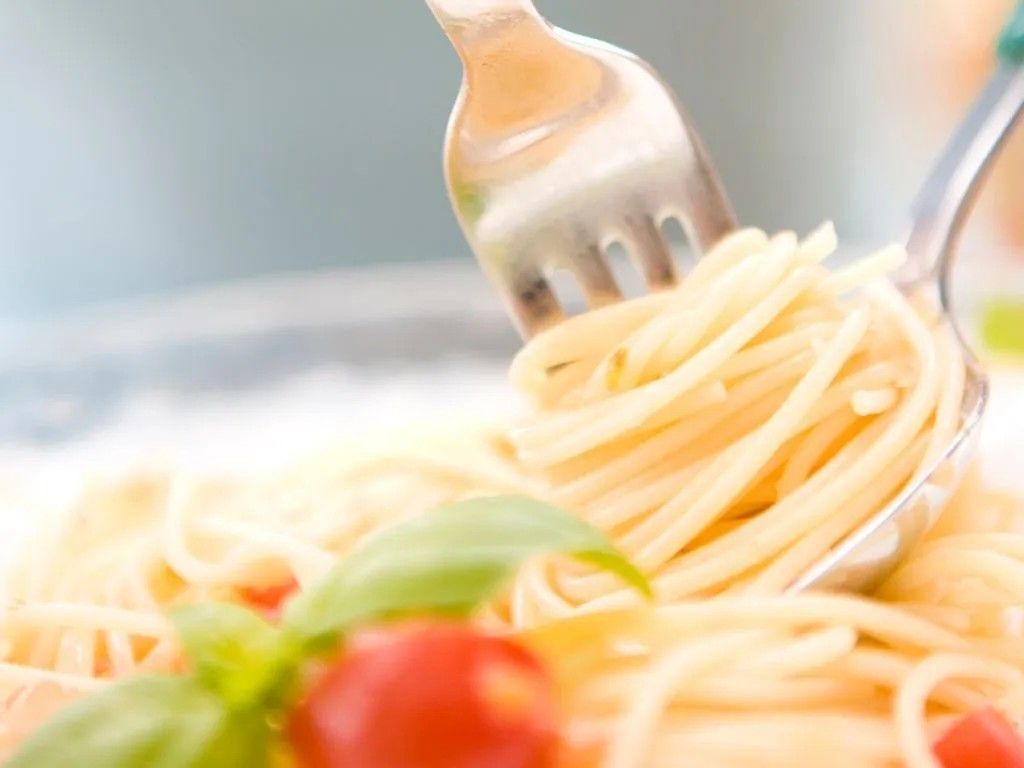 食べやすいのに…なぜパスタの&quot;スプーンくるくる&quot;はマナー違反なのか？【調べてみた】