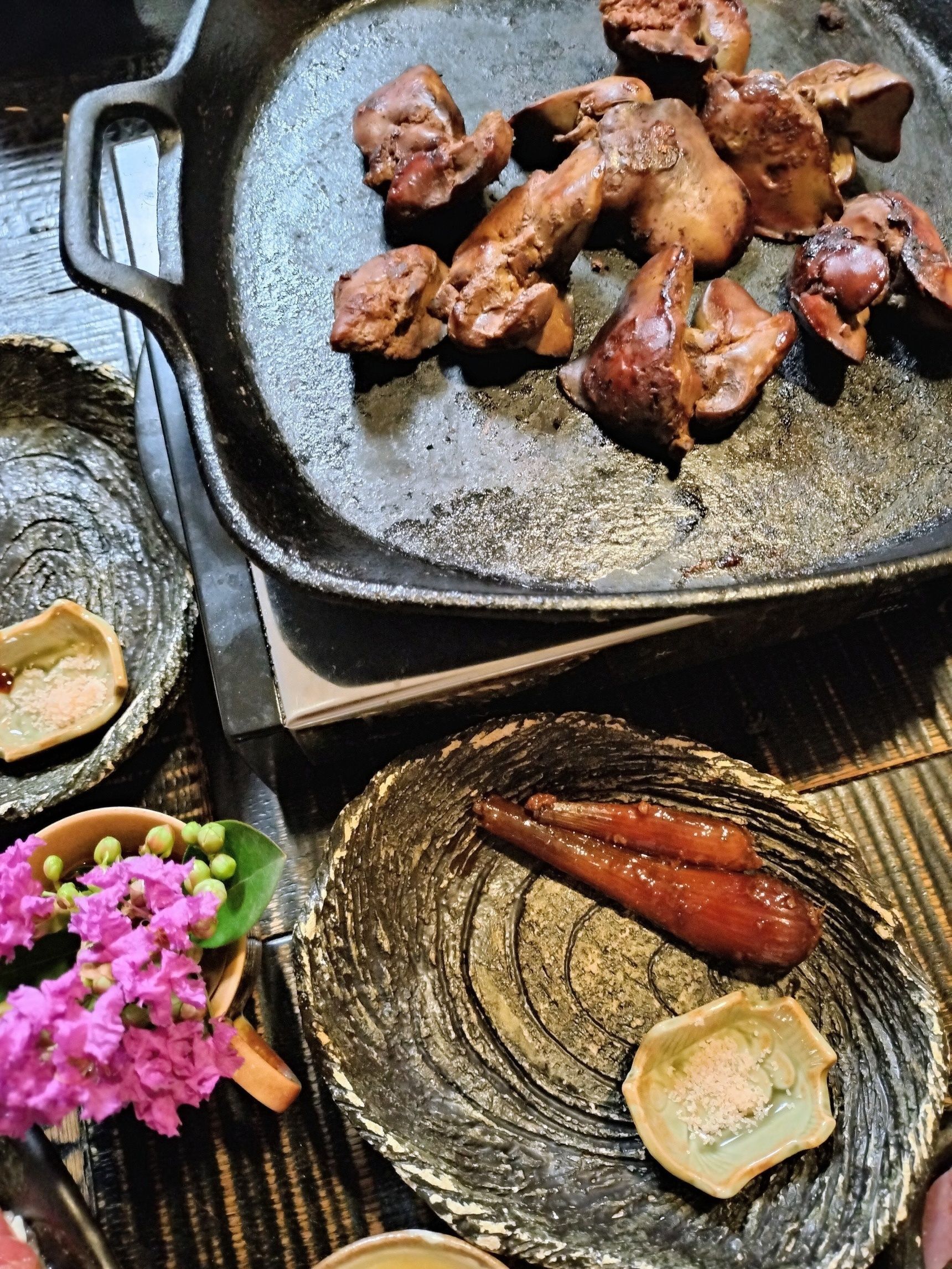 鶏レバー！香ばしい燻製風蒸し焼き！しっとり柔らか仕上げ！