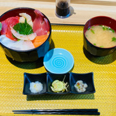 ひと味違う！新鮮で美味しい潮目の海鮮丼！お値段もお手軽〜