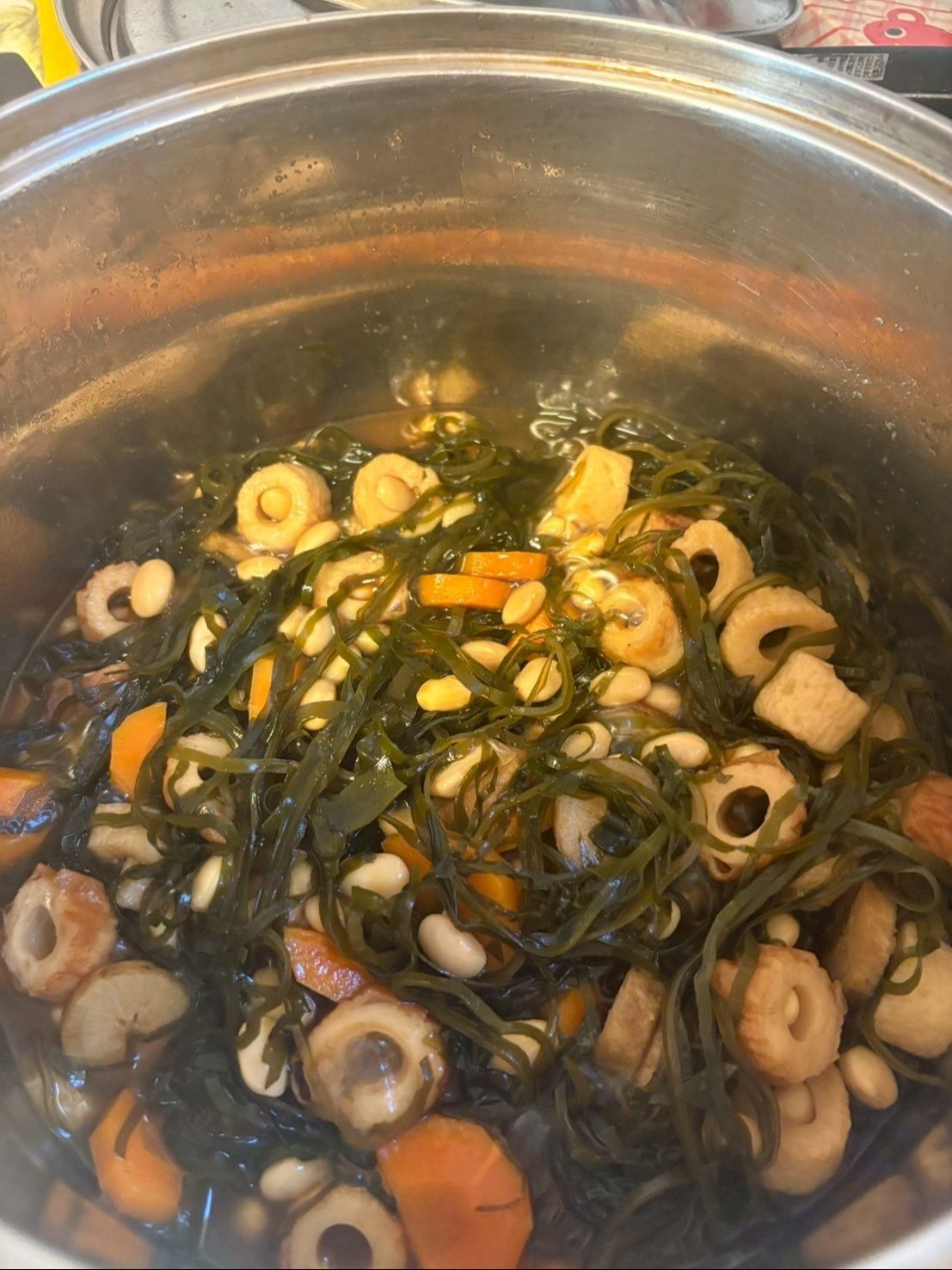 全体的に煮汁を含んでふっくらしたころが煮上がりです。