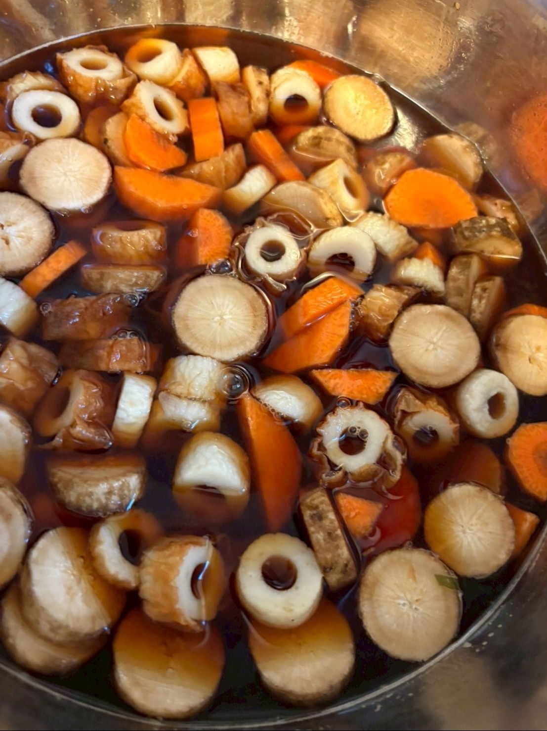 お鍋に煮汁を作ってから刻んだ野菜を入れて煮始めます。