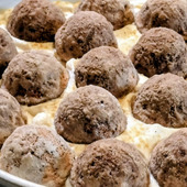 簡単スイーツ！シャリっと食感の後にふわっと溶ける鈴カステラと生クリームの絶妙な味わい！