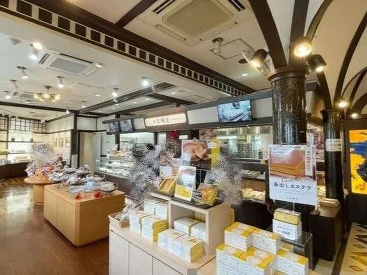 "できたて"カステラが味わえる!?『文明堂』の工場直売店に潜入。ここでしか買えないお得なスイーツも♡