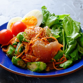 【くらし薬膳】食べる涼薬膳、夏の胃腸にやさしい一皿◎オクラとマグロの中華風サラダ
