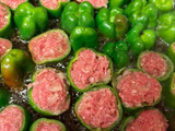 ピーマンの肉詰めは一口輪切りが食べやすいです！