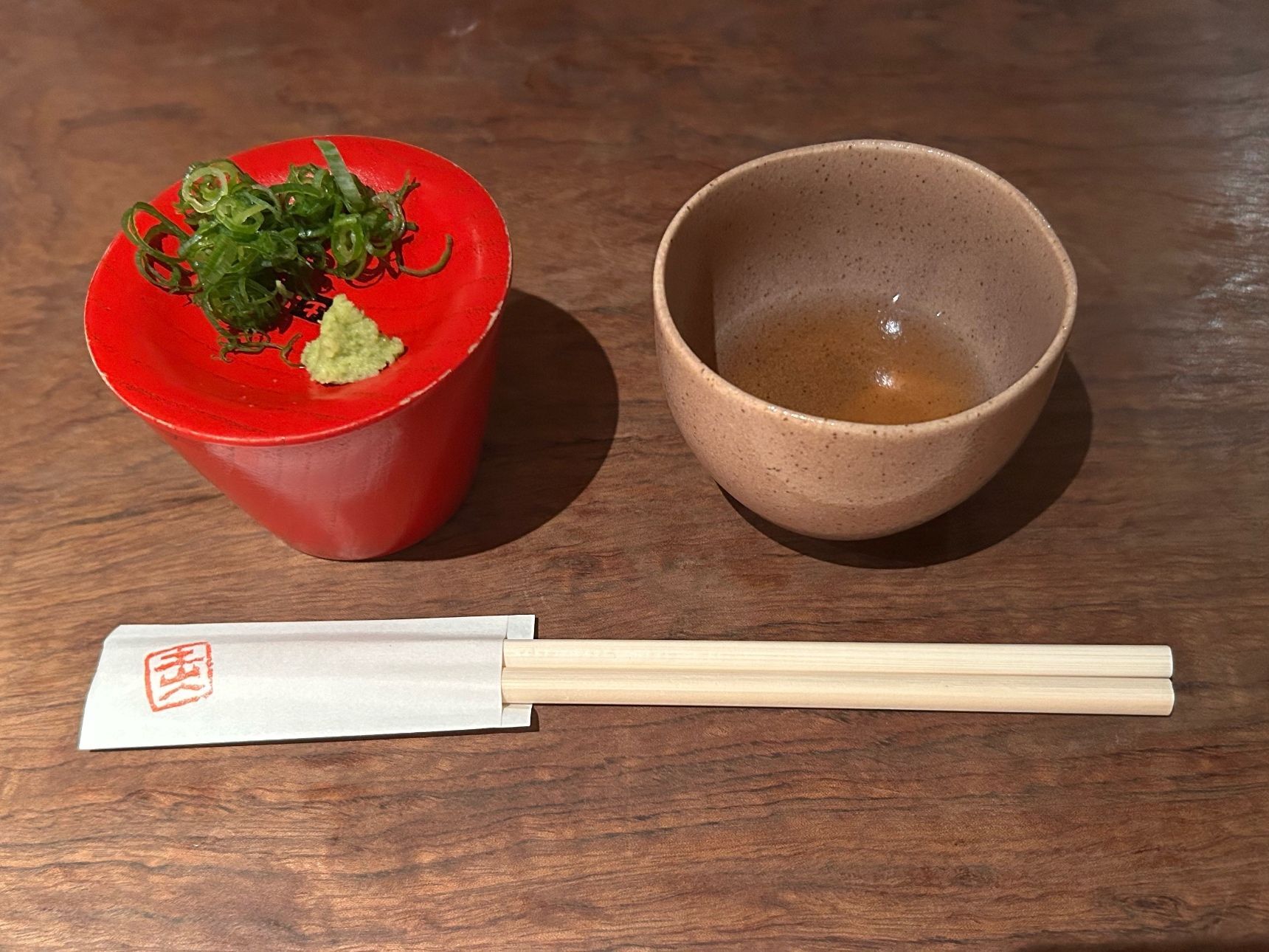 最初に出てきたお茶とつゆ