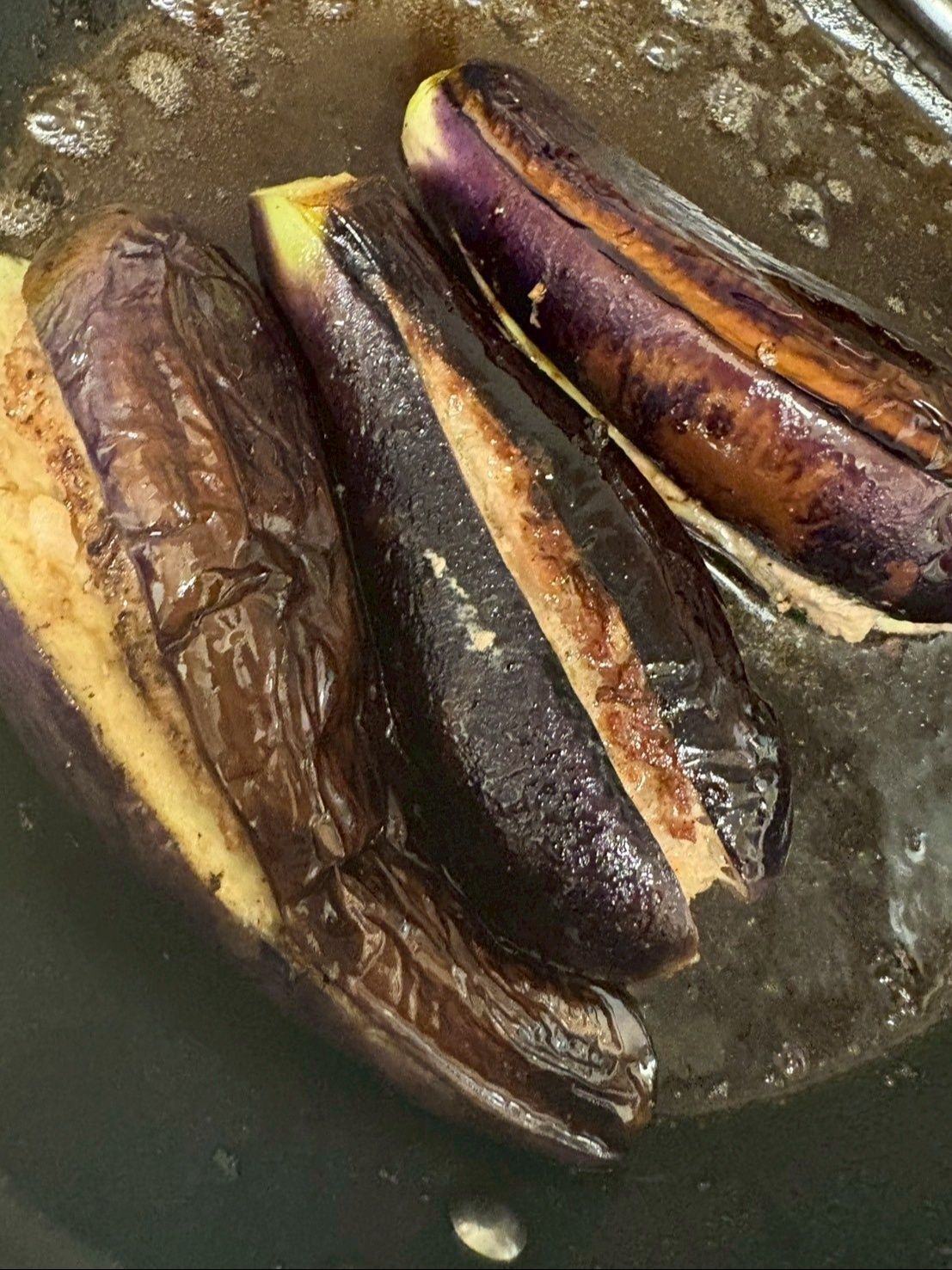 こちらは大きなままで盛り付けてお醤油をかけて頂きました。
