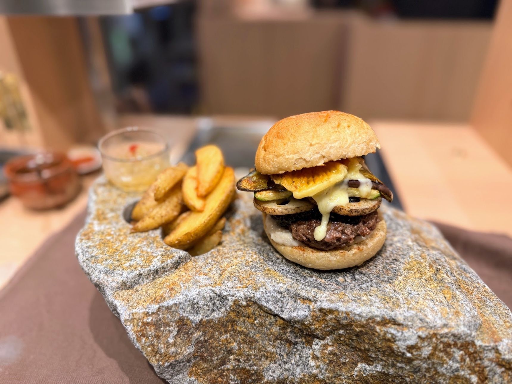 精米時に出る米ぬかに着目！“ごPAN”でいただく贅沢ハンバーガー