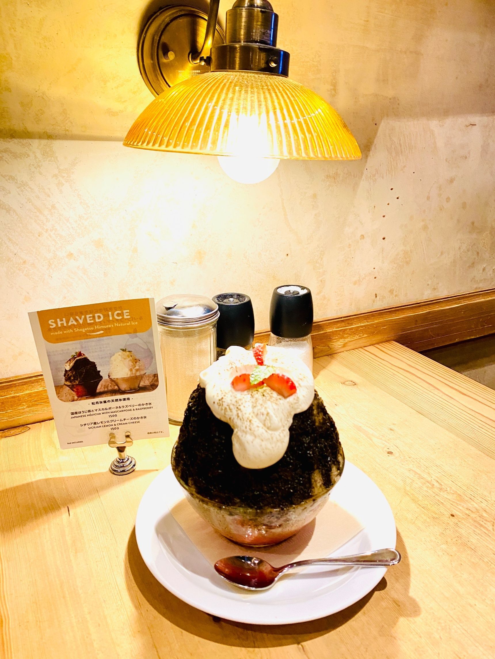 松月氷室を使った天然氷しかもゴージャスなかき氷