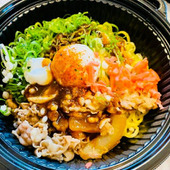 吉野家初の麺メニューで二度楽しむ！