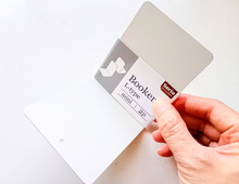 〈100均〉2個110円の「ミニブックエンド」を本以外に使ったら…？家じゅうの収納が超快適に