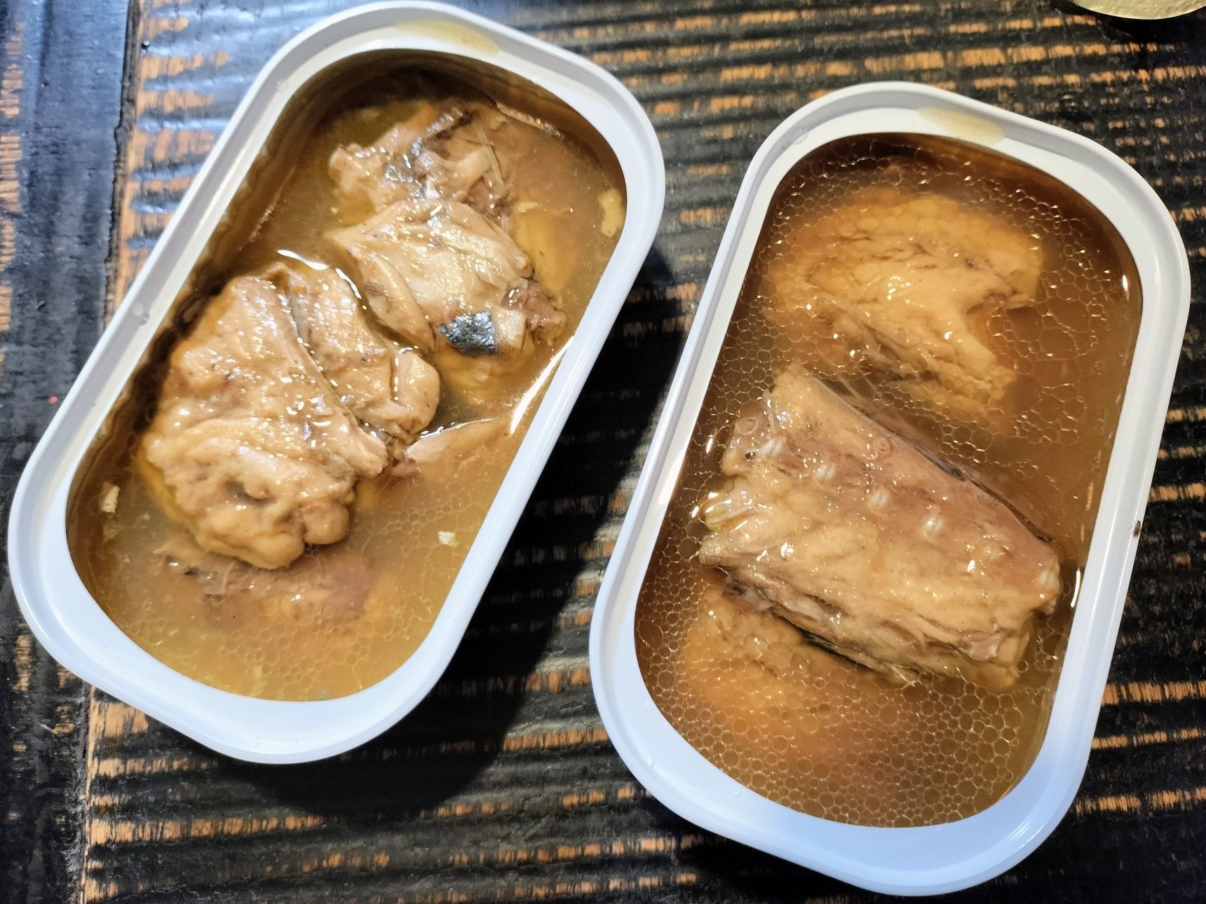 3、さば缶を開ける