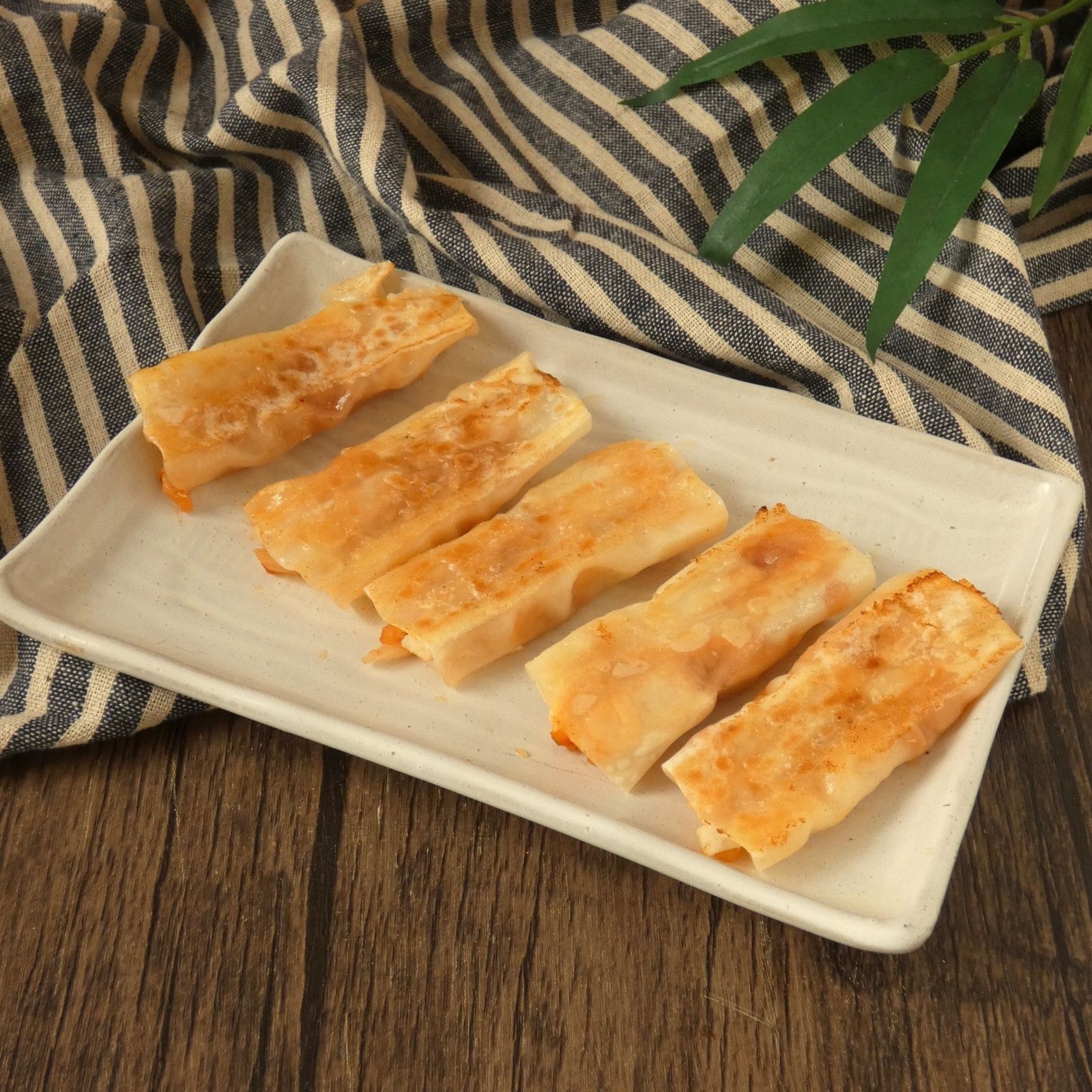 包まずに簡単！「サラダチキンとキムチの棒餃子」
